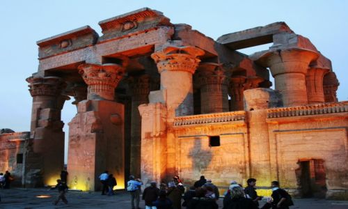 Zdjcie EGIPT / Wzdu Nilu / Kom Ombo / witynia Sobka