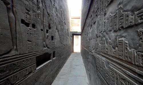 Zdjecie EGIPT / Muhafaza Asuan / Edfu, witynia Chorusa / Klaustrofobom