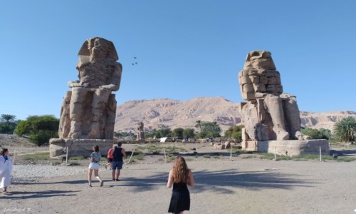 Zdjęcie EGIPT / Luksor. / Luksor. / Kolosy Memnona -  posągi faraona Amenhotepa III.