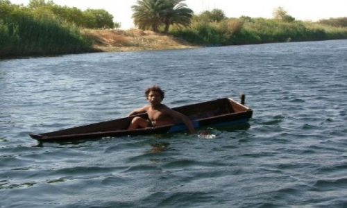 Zdjęcie EGIPT / okolice Assuanu / Nil / Dziecko Nilu