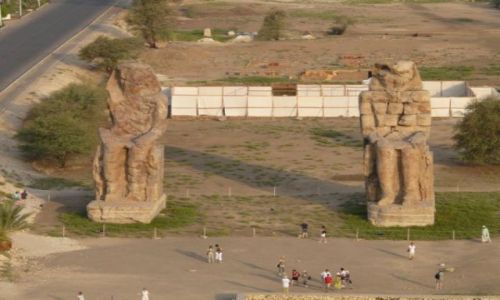 Zdjecie EGIPT / rodkowy Egipt / Luxor / Kolosy Memnona
