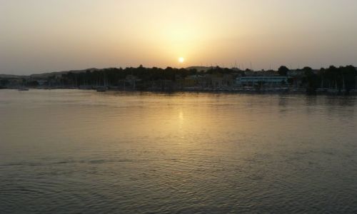Zdjęcie EGIPT / aswan / . / zachod slonca nad nilem