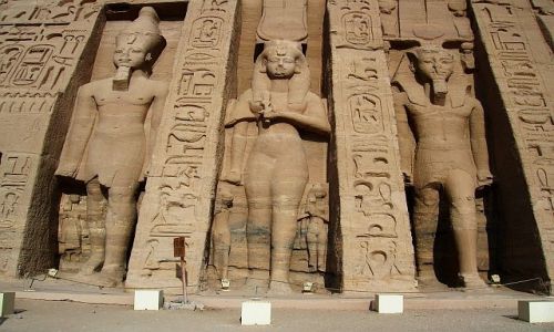 Zdjcie EGIPT / Grny Egipt / Abu Simbel / witynia Nefertari