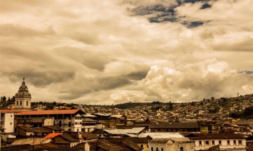 Zdjecie EKWADOR / - / Quito / Na dachu wiata