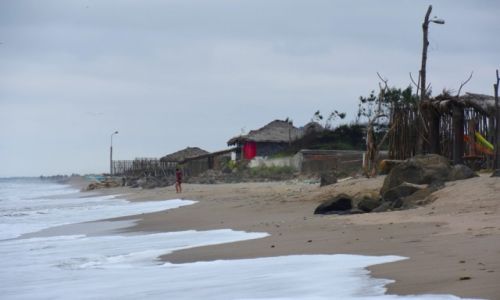 Zdjecie EKWADOR / Wybrzee Pacyfiku / okolice Puerto de Cayo / Wioska nad brzegiem Pacyfiku