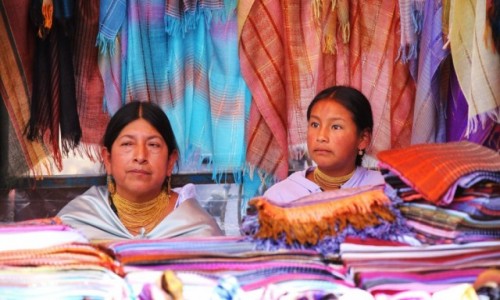 Zdjcie EKWADOR / Otavalo  / Otavalo market / Kupic sprzedac