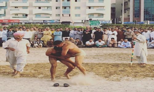 Zdjecie ZJEDNOCZONE EMIRATY ARABSKIE / Dubaj / Deira / Pakistaskie zapasy na piachu 