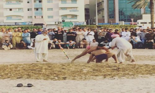 Zdjecie ZJEDNOCZONE EMIRATY ARABSKIE / Dubaj / Deira / Pakistaskie zapasy na piachu 