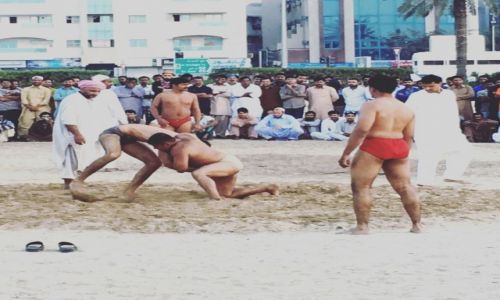 Zdjecie ZJEDNOCZONE EMIRATY ARABSKIE / Dubaj / Deira / Pakistaskie zapasy na piachu 