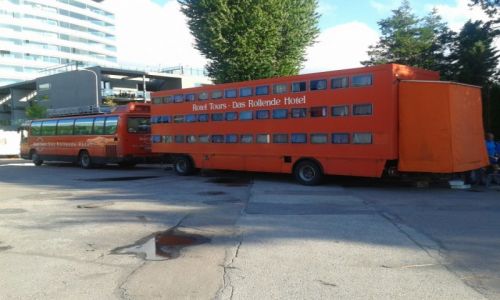 Zdjecie ESTONIA / Talin / parking dla camperw :) / malutka przyczepka do autokaru :)