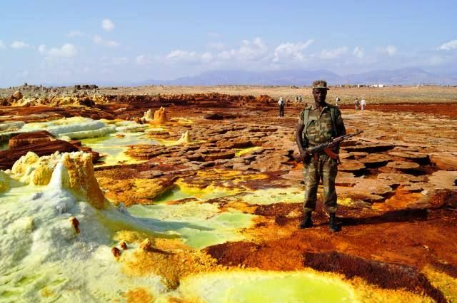 Zdjęcia: Dallol, Afar, Ochroniarz, ETIOPIA Zdjęcia: Dallol, Afar, Ochroniarz, ETIOPIA