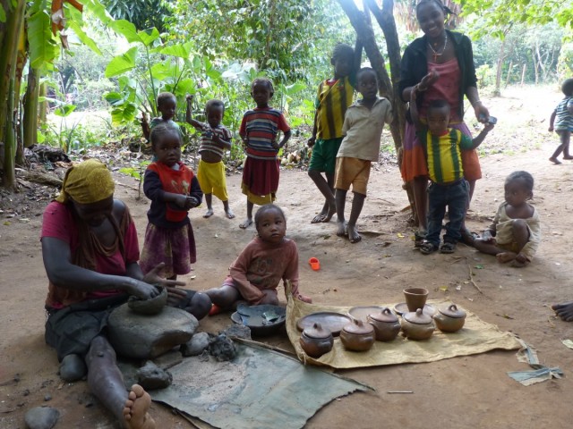 Zdj cia: Wioska Ari, Dolina Omo, Lepienie garnkw - wioska ARI, ETIOPIA