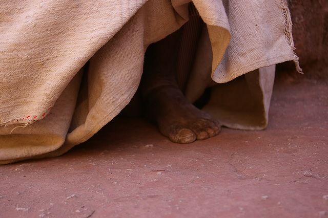 Zdjęcia: Lalibela, Północna - środkowa Etiopia, Te nogi dochodzą do kresu swych dni, ETIOPIA Zdjęcia: Lalibela, Północna - środkowa Etiopia, Te nogi dochodzą do kresu swych dni, ETIOPIA