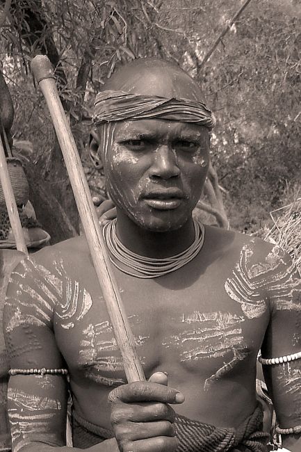 Zdjęcia: Wioska plemienia Mursi, pd. Etiopia, Park Narodowy Mago, Wojownik Mursi, ETIOPIA Zdjęcia: Wioska plemienia Mursi, pd. Etiopia, Park Narodowy Mago, Wojownik Mursi, ETIOPIA