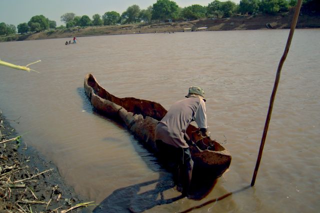 Zdjęcia: Rzeka OMO, pd. Etiopia, Omorate, Dłubanka, ETIOPIA Zdjęcia: Rzeka OMO, pd. Etiopia, Omorate, Dłubanka, ETIOPIA