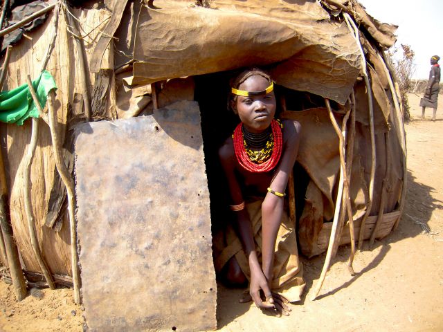 Zdjęcia: Wioska plemienia Dasanech, pd. Etiopia, Omorate, Dziewczynka z plemienia Dassanech, ETIOPIA Zdjęcia: Wioska plemienia Dasanech, pd. Etiopia, Omorate, Dziewczynka z plemienia Dassanech, ETIOPIA