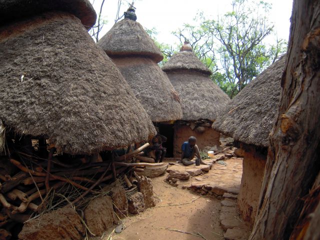 Zdjęcia: Wioska plemienia Konso, pd. Etiopia, Karat-Konso, Typowa zabudowa, ETIOPIA Zdjęcia: Wioska plemienia Konso, pd. Etiopia, Karat-Konso, Typowa zabudowa, ETIOPIA