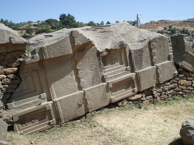 Zdjęcia: Aksum, Tigray, Zwalony obelisk, ETIOPIA Zdjęcia: Aksum, Tigray, Zwalony obelisk, ETIOPIA
