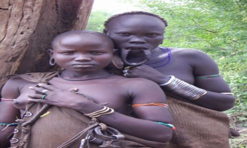 Zdjecie ETIOPIA / Omo / Wioska Murci w dolinie Omo / Murci