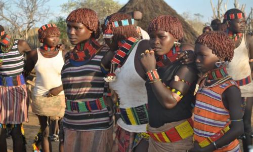 Zdjęcie ETIOPIA / Płd Etiopia  / Dolina rzeki Omo - Hamerowie / Hamerskie dziewczyny na tańcach