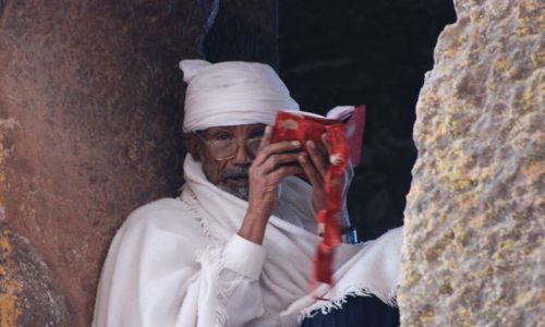 Zdjecie ETIOPIA / Pn Etiopia / Lallibella / Pielgrzym w trakcie modlitwy