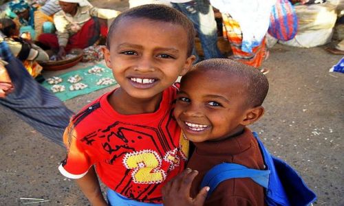 Zdjcie ETIOPIA / Oromia / Harar / Radosne dzieci