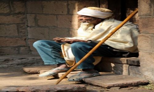 Zdjecie ETIOPIA / Lalibela / Lalibela / Chwila na modlitwe