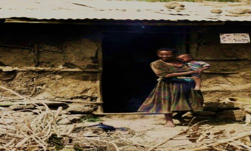 Zdjcie ETIOPIA / Pn. Etiopia / Wioska w drodze do Debre Markos / Kochana mama