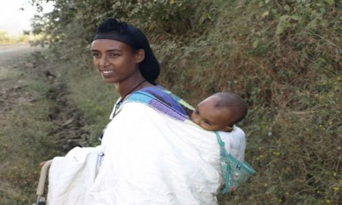 Zdjecie ETIOPIA / Okolice Gonder / Gonder / Etiopska mama