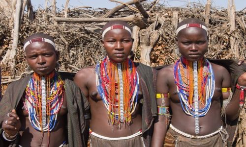 Zdj�cie ETIOPIA / Dolina Omo / wioska / Dziewczyny z plemienia Arbore