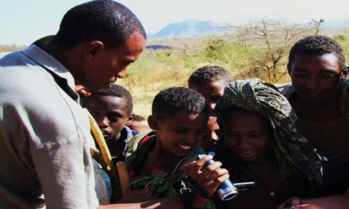 Zdjcie ETIOPIA / Pnocna Etiopia / Wioska przed Deber Markos / Kamera