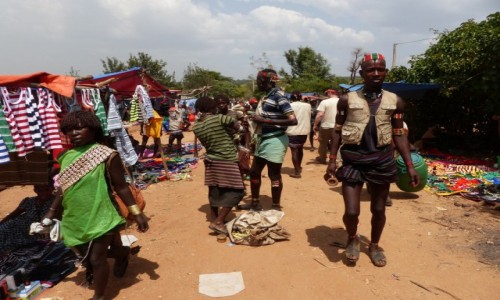 Zdjecie ETIOPIA / DOLINA OMO / TURMI / ETIOPIA - TARGOWISKO W POBLIU TURMI