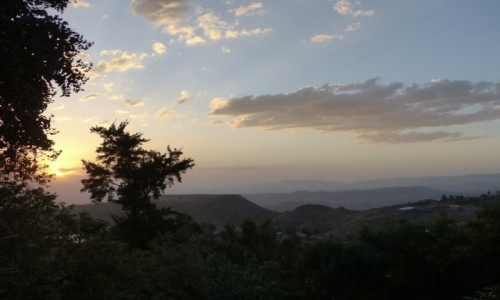 Zdjecie ETIOPIA / Pnoc / lalibela / Lalibela o zachodzie soca