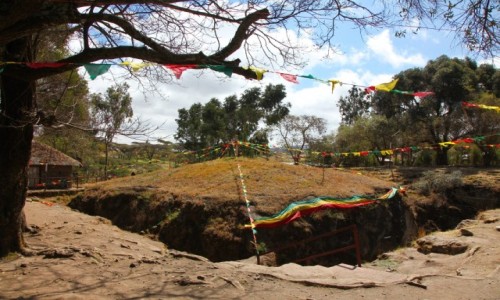 Zdjcie ETIOPIA / 66 km po.-zach. od Addis Abeby / Adadi / Adadi Mariam - koci wykuty w skale 