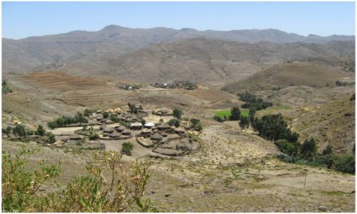 Zdjecie ETIOPIA / Etiopia Pnocna / na trasie Mekele - Lalibela / Wioska w drodze do Lalibeli