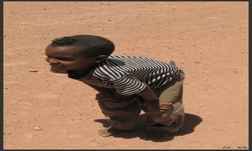 Zdjęcie ETIOPIA / Etiopia północna- prow.Tigray / droga zAdi Arkay do Axum / Chłopczyk