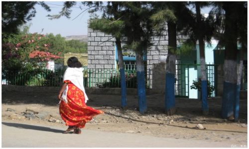 Zdjęcie ETIOPIA / Etiopia Północna-prow. Tigraj  / Wukro / Czerwona sukienka