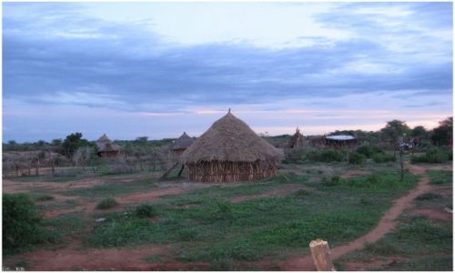 Zdjęcie ETIOPIA / Etiopia - południe / Turmi   / Chwila przed zmierzchem