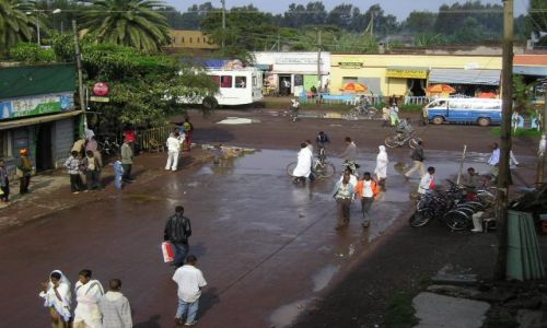 Zdjecie ETIOPIA / brak / etiopia / ulica po deszczu w Bahar Dar