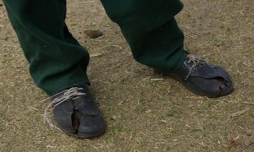 Zdjecie ETIOPIA / Północna - środkowa Etiopia / Północna Etiopia gdzieś po drodze / Jedni mają gotetex, inni naturalną klimatyzację