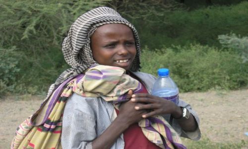 Zdjecie ETIOPIA / brak / Bahir Daru / Dziewczyna z butelką