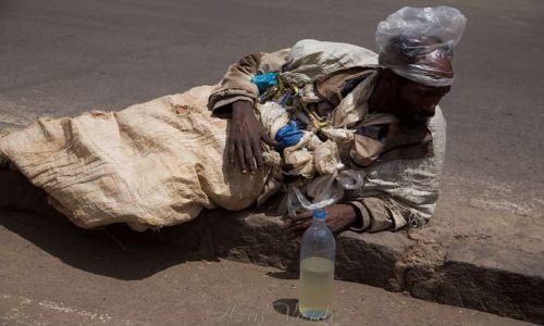 Zdjecie ETIOPIA / brak / Adis Abeba / Plastikowy dom