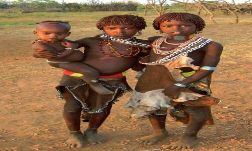 Zdjecie ETIOPIA / pd. Etiopia, k.Turmi / Wioska plemienia Hamerw / Dzieci z plemienia Hamerw