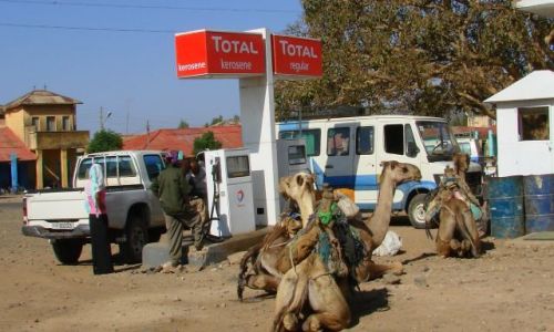 Zdjecie ETIOPIA / Abuna  Jomata / Abuna  Jomata / Tankowanie