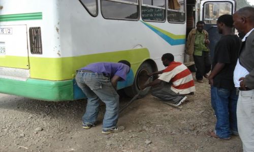 Zdjęcie ETIOPIA / Amhara / droga Gonder-Debark / Stoimy