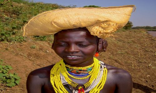 Zdjecie ETIOPIA / Pd. Etiopia - Omorate / W drodze do wioski plemienia Dassanech / Z gracj