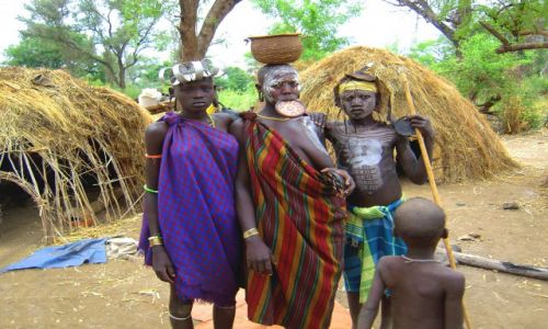 Zdjecie ETIOPIA / pd. Etiopia, Mago National Park / Wioska plemienis Mursi / Czonkowie plemienia Mursi