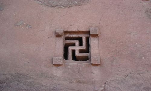 Zdjecie ETIOPIA / Amhara / Lalibela / Okno w kociele