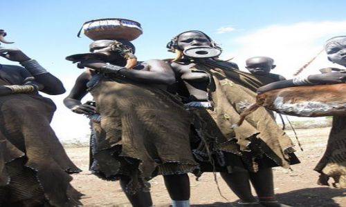 Zdjecie ETIOPIA / OMO VALLEY / wioska Mursi w Parku Mago / MURSI