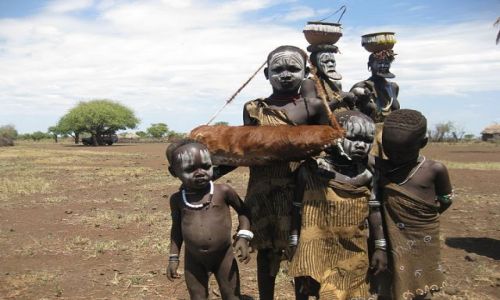 Zdjęcie ETIOPIA / OMO VALLEY / wioska Mursi w Parku Mago / MURSI
